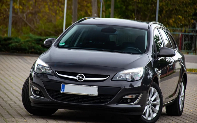 Opel Astra cena 26900 przebieg: 210000, rok produkcji 2013 z Nisko małe 562